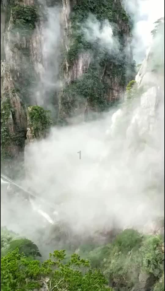 比利时农民封锁高速公路 呼吁提高农民收入
